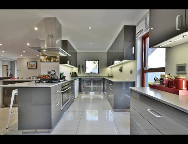 4 BEDROOM HOUSE FOR SALE IN PARKTOWN NORTH